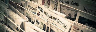 Zeitungen, Foto: Pixabay/Michael Gaida Zeitungen in einem Zeitungsständer